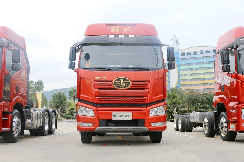 一汽解放 新J6P重卡 領航版 550馬力 6X4 國五牽引車(空懸)(CA4250P66K25T1A1E5)