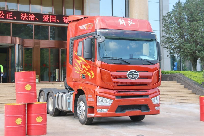 一汽解放 J7重卡 550馬力 6X4 國(guó)五牽引車(CA4250P77K25T1E5)