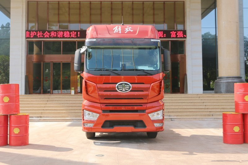 一汽解放 J7重卡 550馬力 6X4 國五牽引車(CA4250P77K25T1E5)