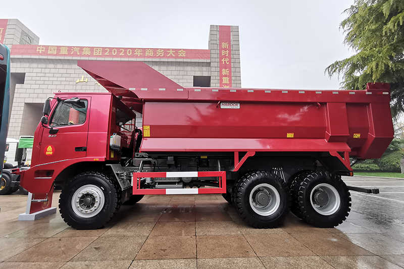 中國(guó)重汽 豪沃礦山霸王 540馬力 國(guó)三礦用車(ZZ5907W414L/R2DDA)