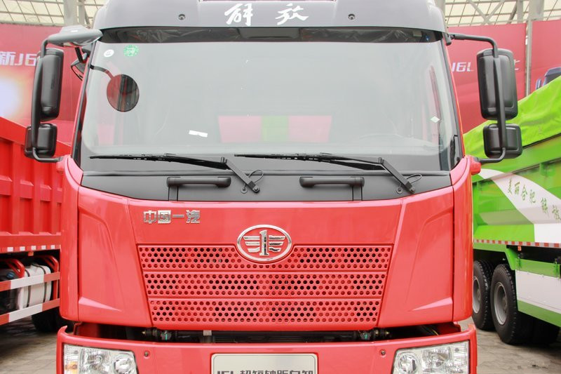 一汽解放 J6L重卡 280馬力 8X4 6米 國(guó)五自卸車(chē)(CA3310P62K1LT4E5)