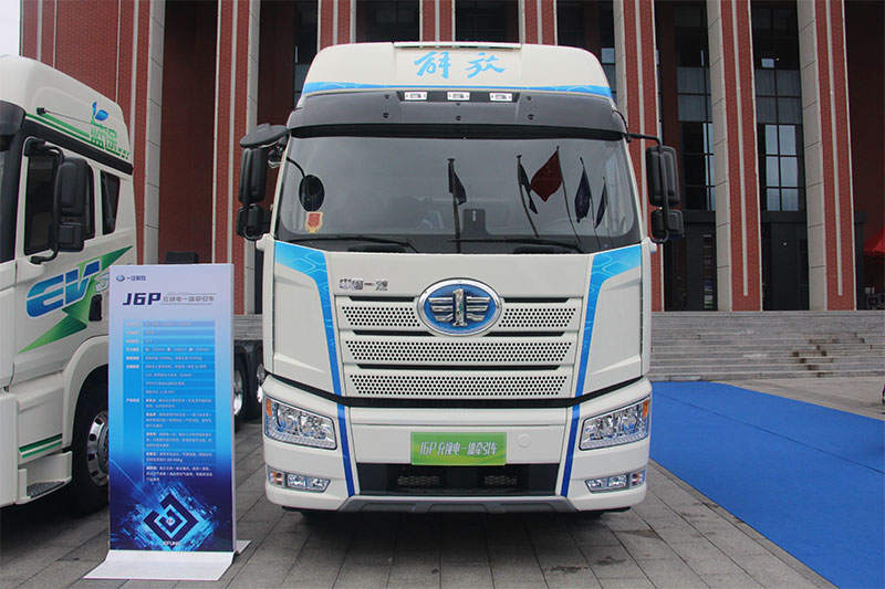 一汽解放 J6P 282kWh 6×4 充換電一體電動(dòng)車