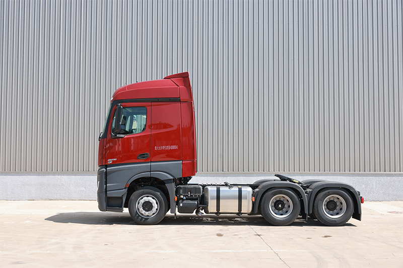 梅賽德斯-奔馳 Actros 2653 530馬力 6×4 國(guó)六 公路牽引車(chē) （紅）